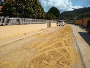 empresa-ja-esta-trabalhando-no-calcamento-e-limpeza-da-obra-no-trinta-reis